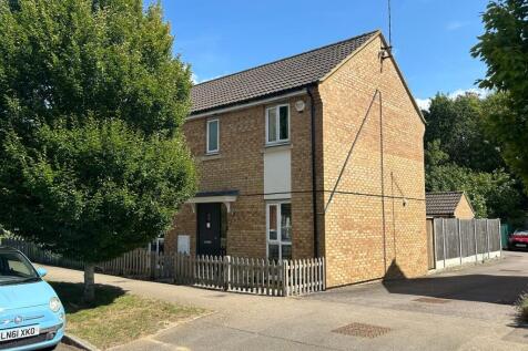 Eddington Crescent, Welwyn Garden... 3 bed semi