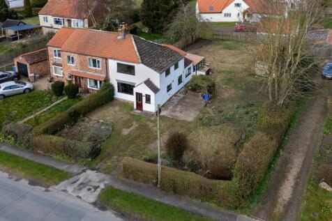 Town Street, Hayton, York, YO42 1RR 2 bed cottage for sale