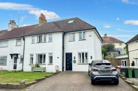4 bedroom semi-detached house for sale
