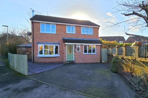 COTTAGE CLOSE, DENMEAD 4 bed detached house for sale