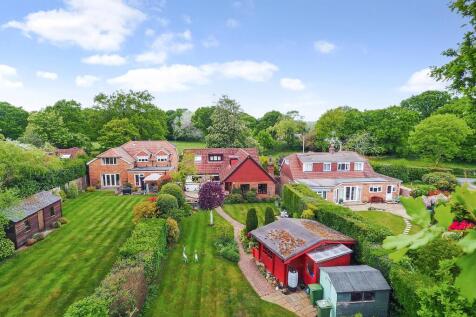 Maurys Lane, West Wellow, Romsey 4 bed chalet for sale