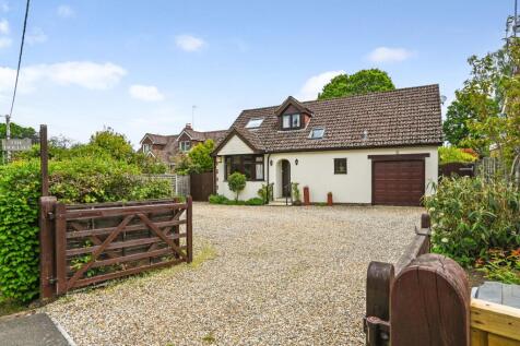 Maurys Lane, West Wellow, Romsey 4 bed chalet for sale