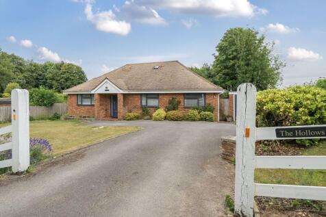 Stockbridge Road, Lopcombe... 3 bed detached bungalow for sale