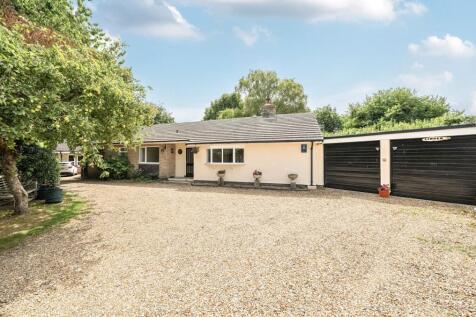 Cow Lane, Kimpton, SP11 8NY 3 bed detached bungalow for sale