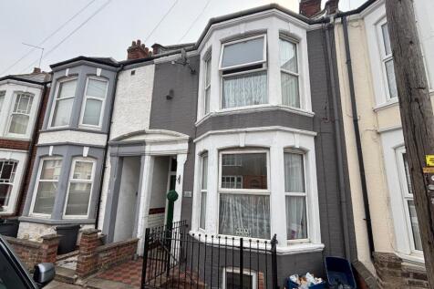Lutterworth Road, Abington... 6 bed terraced house for sale