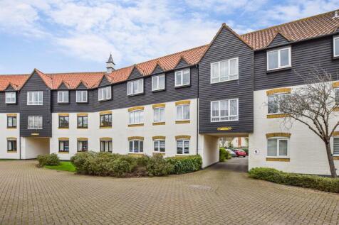 Bucklebury Heath, South Woodham Ferrers 1 bed apartment for sale