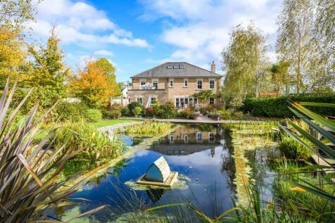 5 bedroom detached house for sale