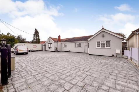 The Drive, Mayland 4 bed bungalow for sale