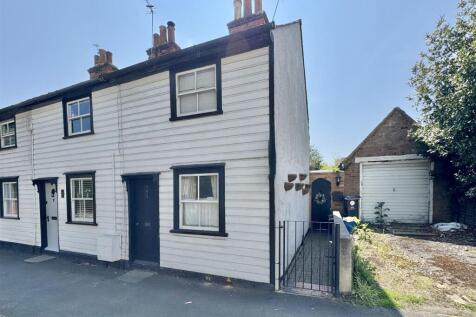 Station Road, Southminster 2 bed end of terrace house for sale