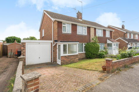 Hilton Way, Sible Hedingham, Halstead 3 bed semi
