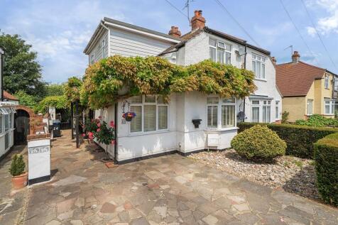 Foxon Lane Gardens, Caterham CR3 3 bed chalet for sale