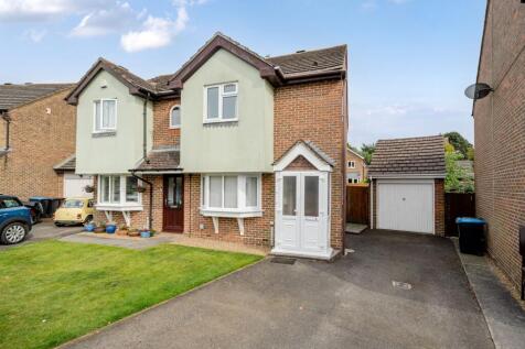 2 bedroom semi-detached house for sale