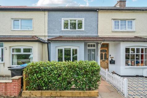 Hawarden Road, Caterham CR3 2 bed terraced house for sale