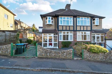 Commonwealth Road, Caterham CR3 3 bed semi