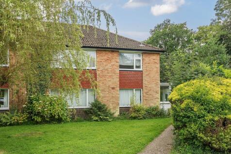 Furrows Place, Caterham CR3 2 bed apartment for sale