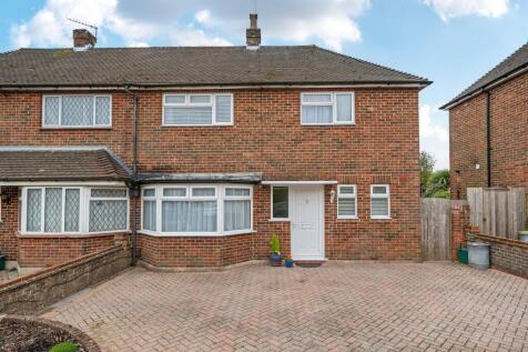 Clifton Close, Caterham CR3 2 bed semi