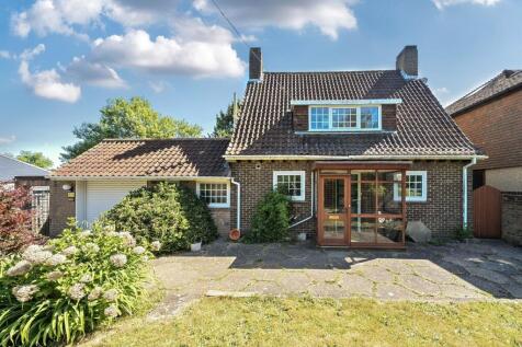 Limpsfield Road, Warlingham CR6 3 bed detached house for sale