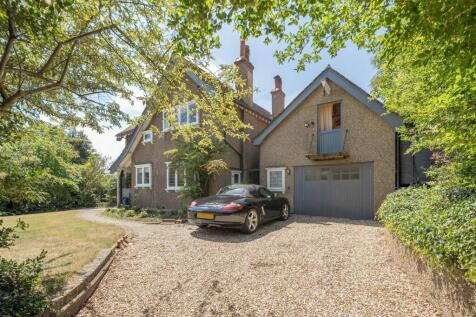Woodcote Grove Road, Coulsdon CR5 4 bed detached house for sale