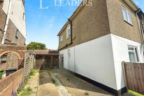 Queens Road, Portsmouth, Hampshire 2 bed semi