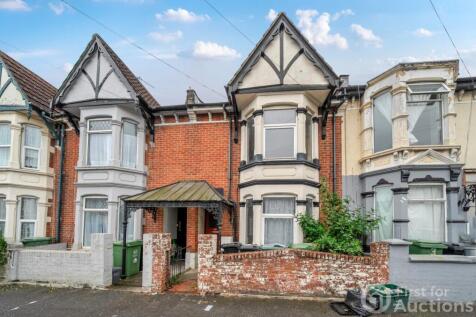 Powerscourt Road, Portsmouth, Hampshire 2 bed terraced house for sale