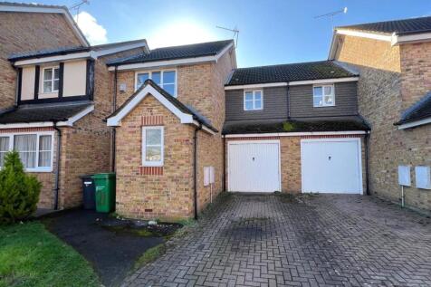 Ferrers Close, Slough, Berkshire 3 bed terraced house for sale