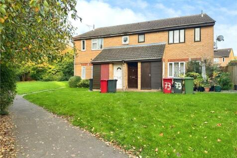 Bader Gardens, Slough, Berkshire 1 bed maisonette for sale