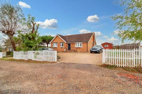 3 bedroom detached bungalow for sale