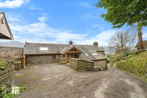 6 bedroom cottage for sale