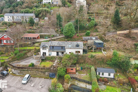 6 bedroom cottage for sale