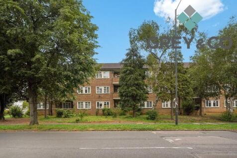 3 bedroom ground floor flat for sale
