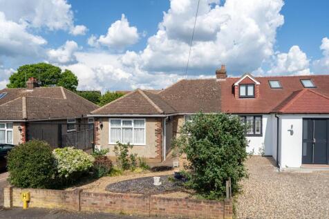 Hawthorn Crescent, Caddington, LU1 3 bed semi