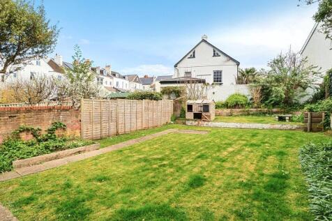 5 bedroom semi-detached house for sale