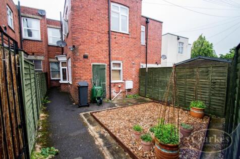 LARGE MAISONETTE Moordown, Off... 4 bed apartment for sale