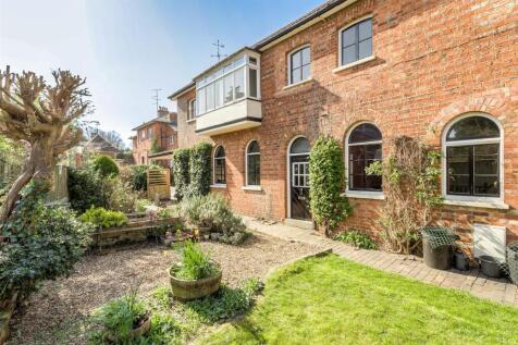 4 bedroom semi-detached house for sale