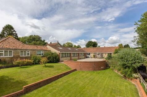 Low Hutton, Huttons Ambo YO60 4 bed bungalow for sale