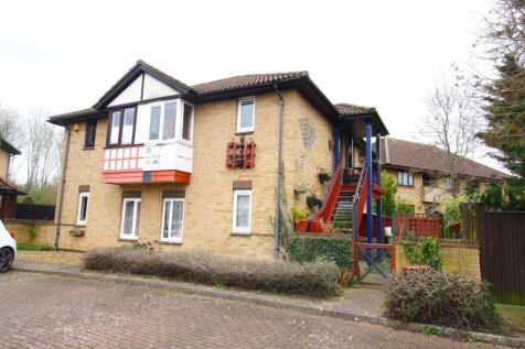 Pomander Crescent, Walnut Tree... 2 bed maisonette for sale