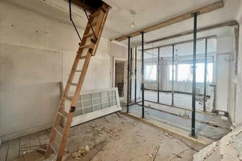 Leigh on Sea SS9 2 bed apartment for sale