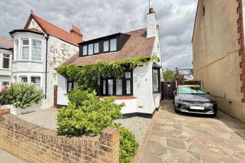 Leigh on Sea SS9 3 bed detached house for sale
