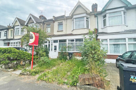 Montreal Road, Ilford, Essex, IG1 3 bed terraced house for sale