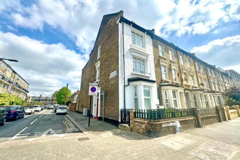 6 bedroom end of terrace house for sale