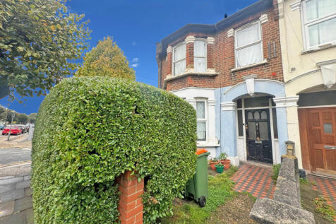 Sheringham Avenue, London, E12 2 bed flat for sale