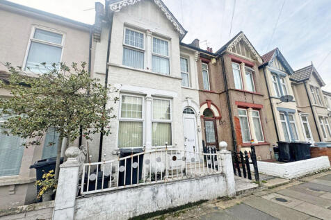 Pelham Road,  Ilford, IG1 3 bed terraced house for sale