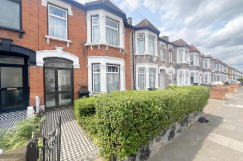 Cobham Road, Ilford, Essex, IG3 3 bed terraced house for sale