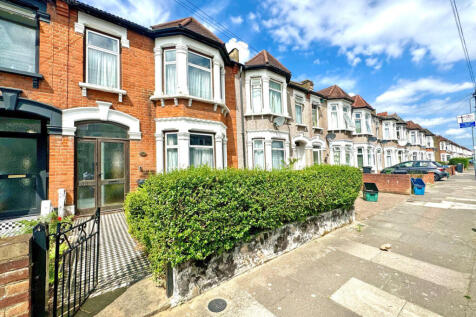 Cobham Road, Ilford, Essex, IG3 3 bed terraced house for sale