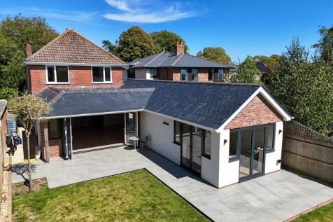 Queen Katherine Road, Lymington, SO41 4 bed detached house for sale