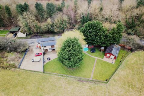 Highworth Road, South Marston... 6 bed detached house for sale