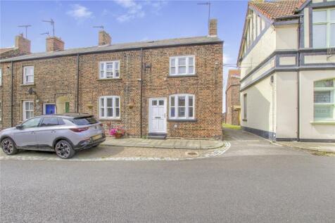 High Street, Greatham 2 bed end of terrace house for sale