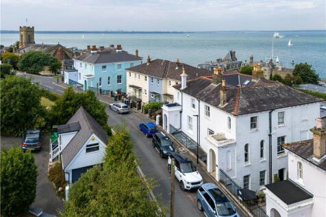 Castle Road, Cowes, Isle of Wight 3 bed semi