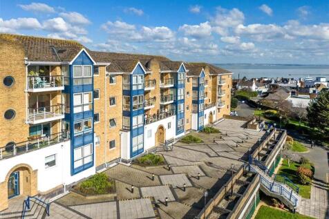 Admiral Gardens, Cowes, Isle of Wight 3 bed apartment for sale
