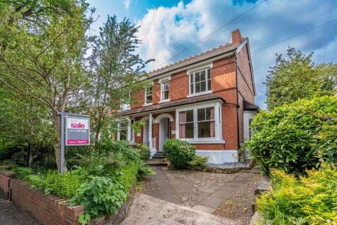4 bedroom semi-detached house for sale